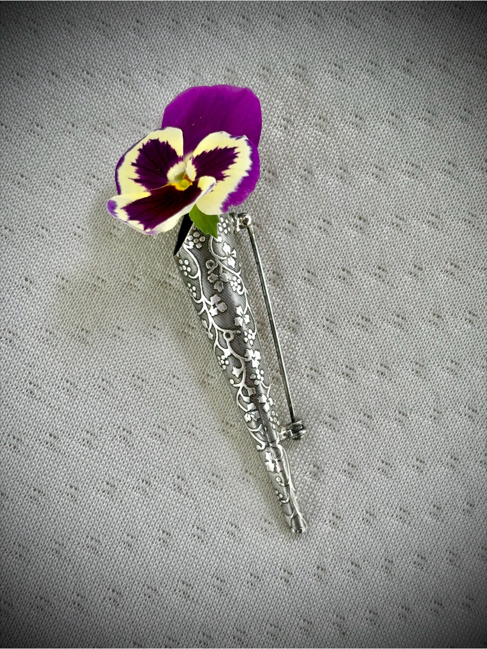 Pretty Silver Filigree Posy Brooch holder Tussie Mussie/ Boutonnière